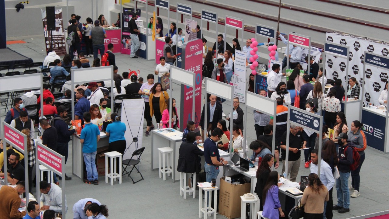 Reducción de jornada laboral atentaría contra la productividad: Novoa Toscano